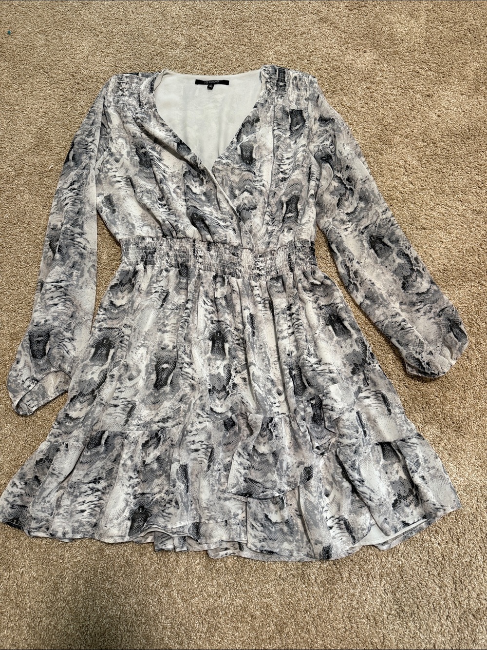 19 Cooper Gray Marble-Print Long Sleeve Tiered Mini Dress